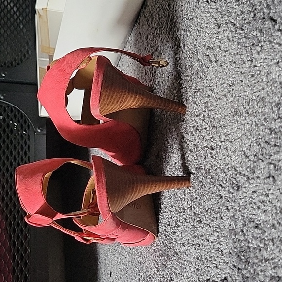 Sandals - Picture 2 of 4